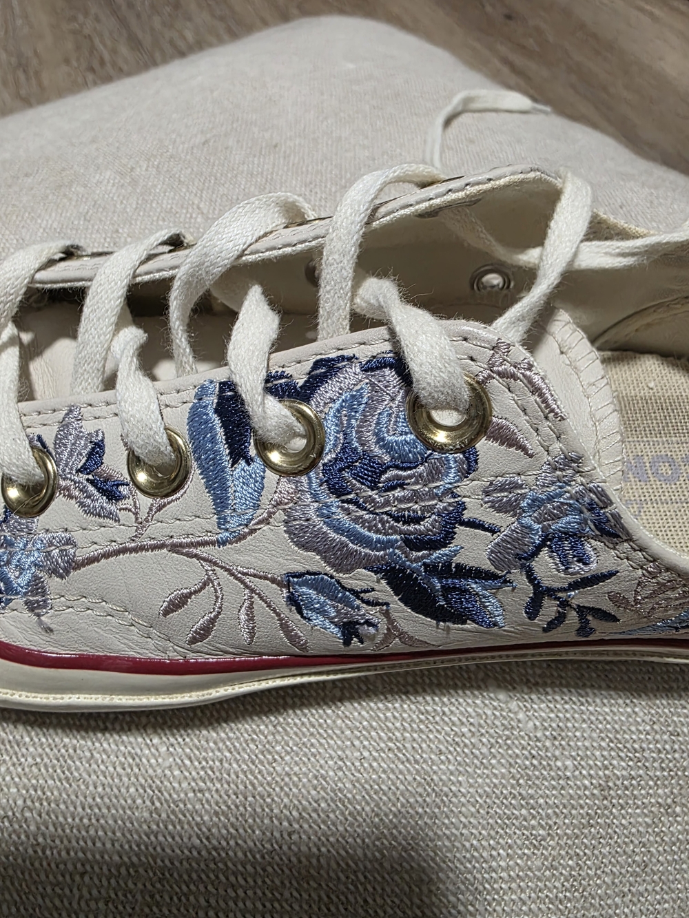 Converse Chuck Taylor Floral Embroidered Leather Low-Top Sneakers - Picture 5 of 8